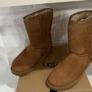 NIB UGG Chestnut Sheepskin Boots Classic short II SIZE 8